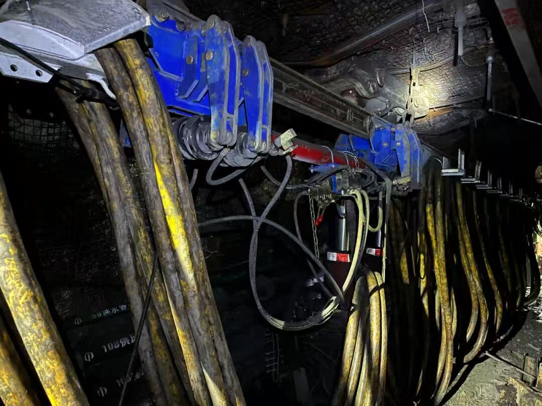 cable-driven monorail transport locomotive underground coal mine
