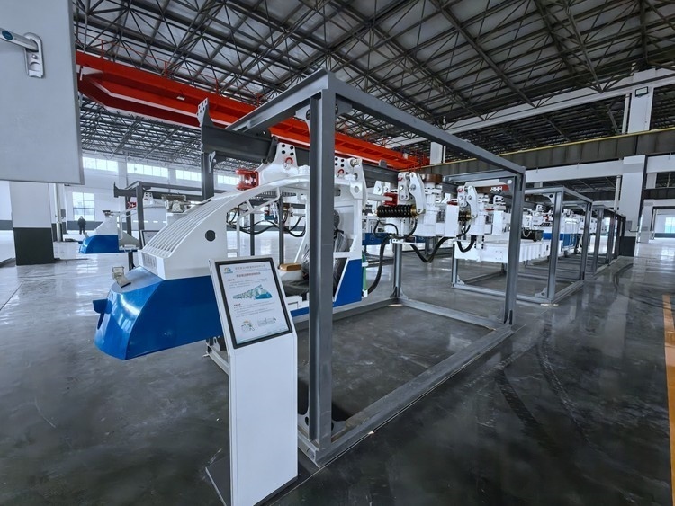 Lithium Battery Monorail Locomotive: Zaozhuang Launches China's First High-Power Underground Mining Unit 3 Lithium Battery Monorail Locomotive: Zaozhuang Launches China's First High-Power Underground Mining Unit